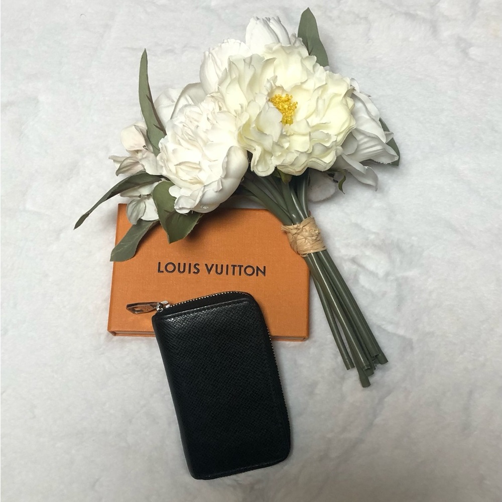 Louis Vuitton Taiga Leather Zippy Coin Purse/or Card Holder,Date Code#-MI3108